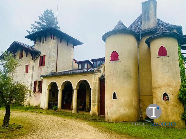 Maison ancienne - 700 m² - 14 pièces