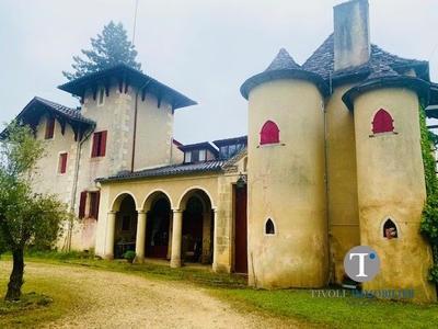 Maison ancienne - 700 m² - 14 pièces