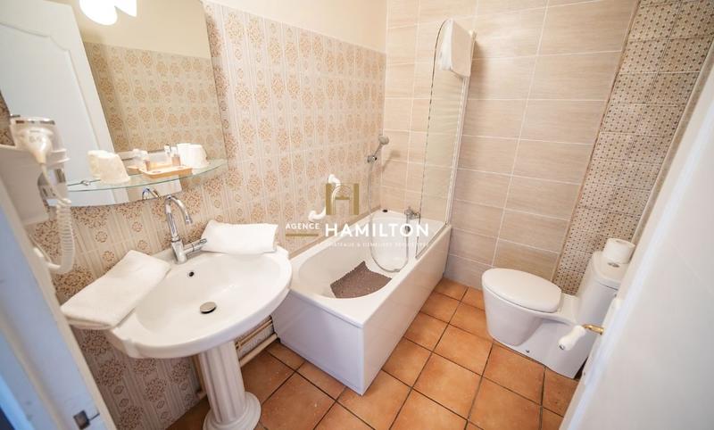 Maison - 324 m² - 12 pièces