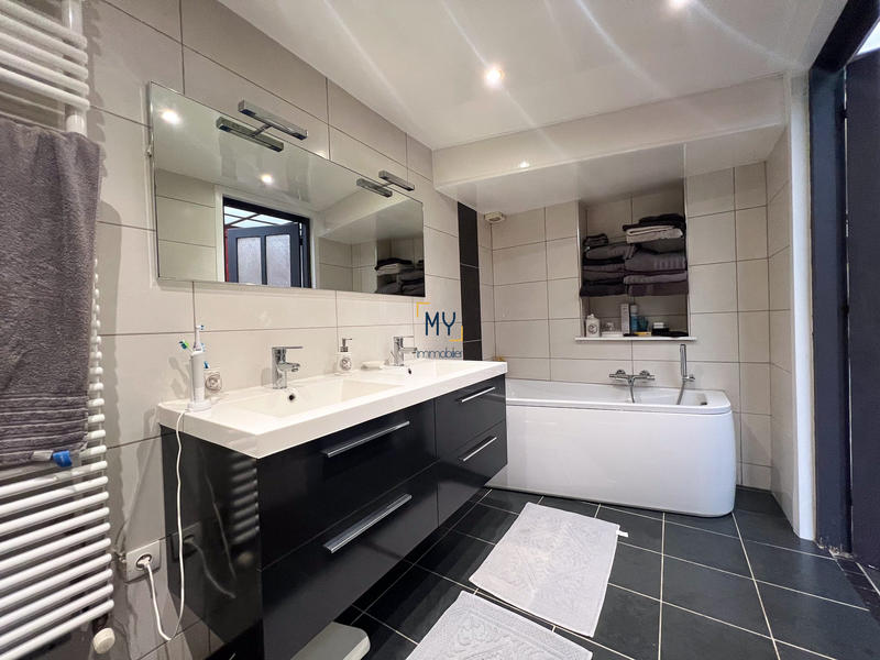 Maison - 195 m² - 7 pièces