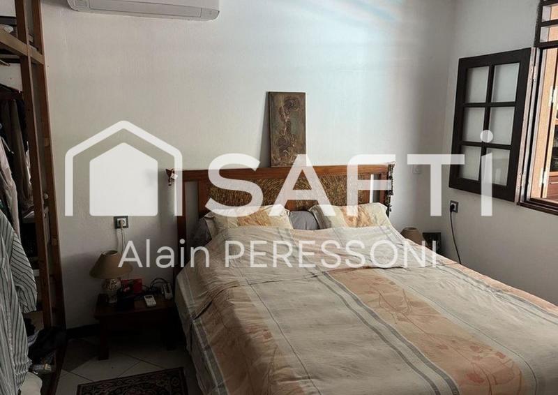 Maison - 230 m² - 8 pièces