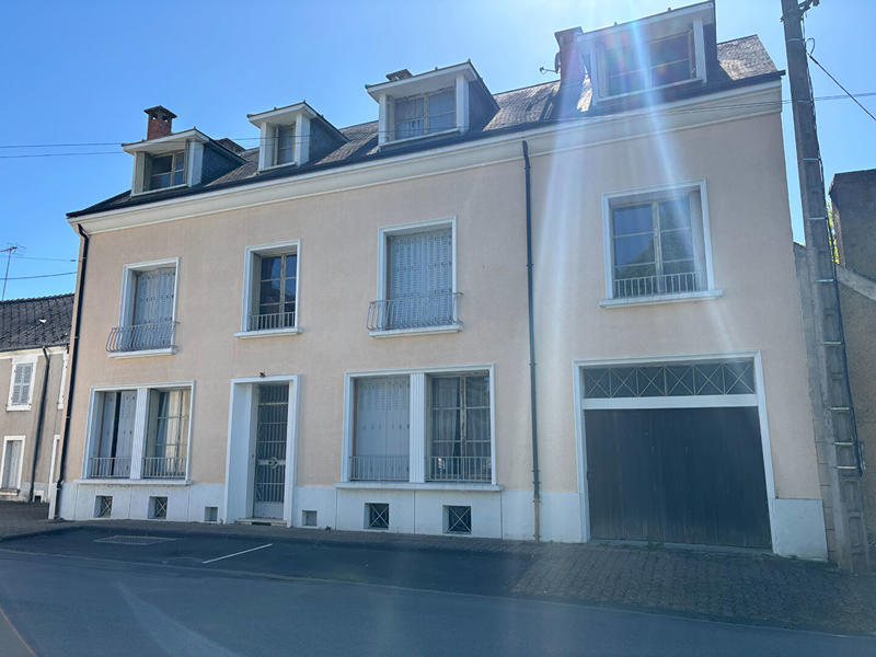 Maison - 235 m² - 9 pièces