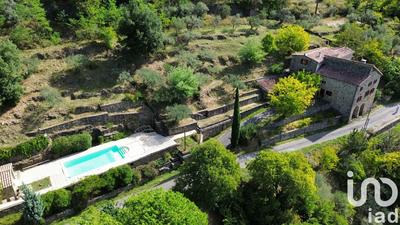 Maison - 230 m² - 9 pièces