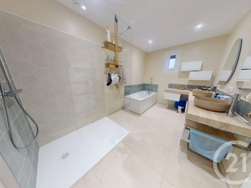 Maison - 179 m² - 7 pièces