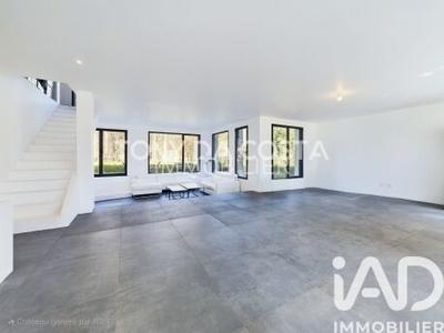 Maison - 218 m² - 8 pièces