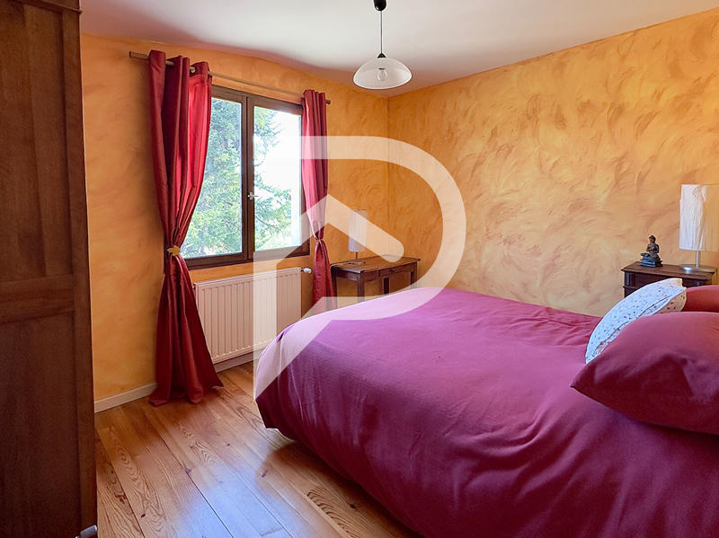 Maison - 225 m² - 9 pièces