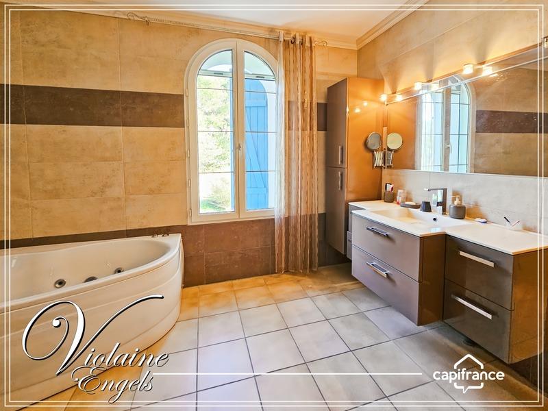 Propriété - 234 m² - 8 pièces