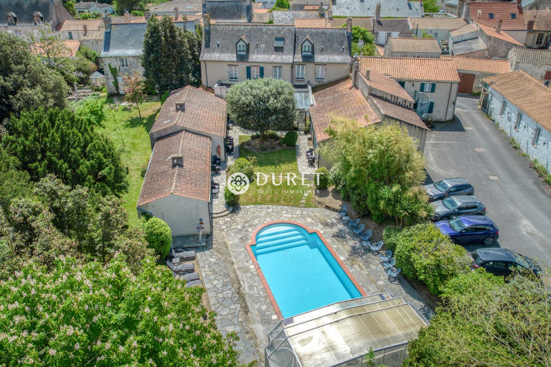 Maison - 872 m² - 23 pièces