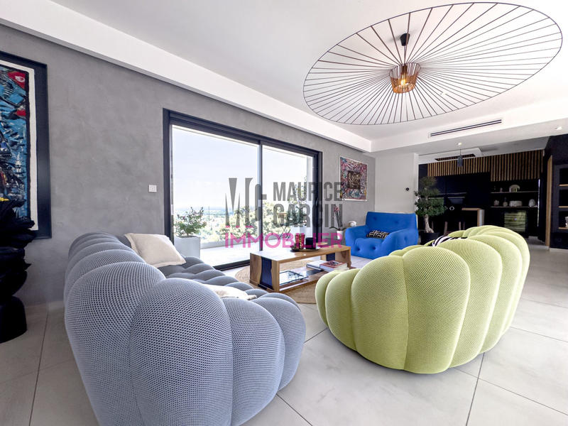 Maison - 205 m² - 5 pièces