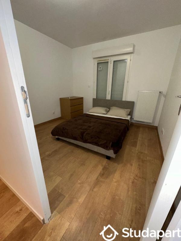 Chambre - 11 m² - 1 pièce