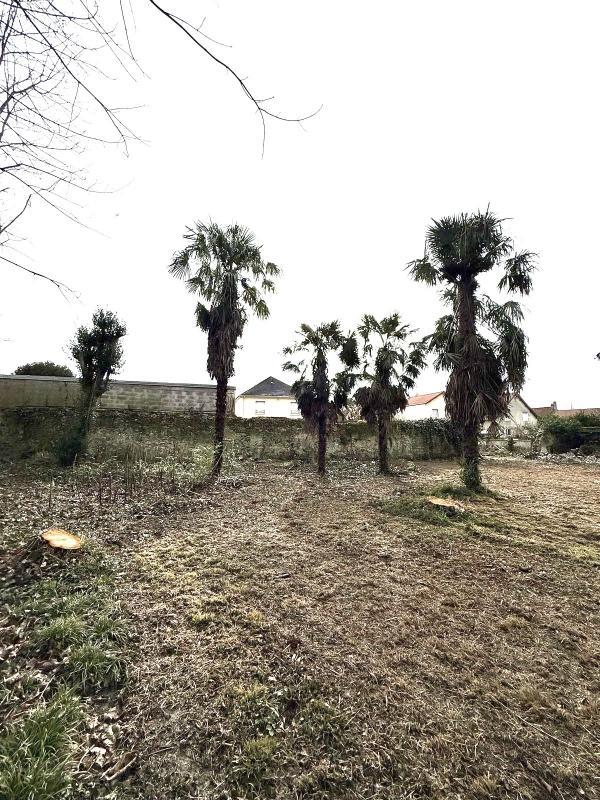 Terrain constructible - 1 700 m²