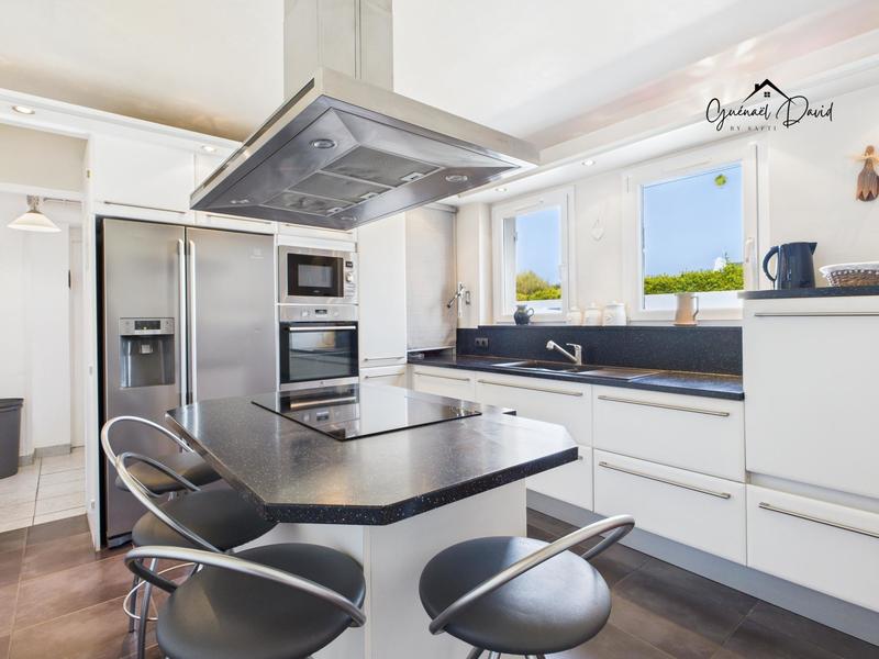 Villa - 214 m² - 9 pièces