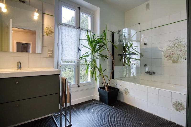 Maison - 220 m² - 11 pièces