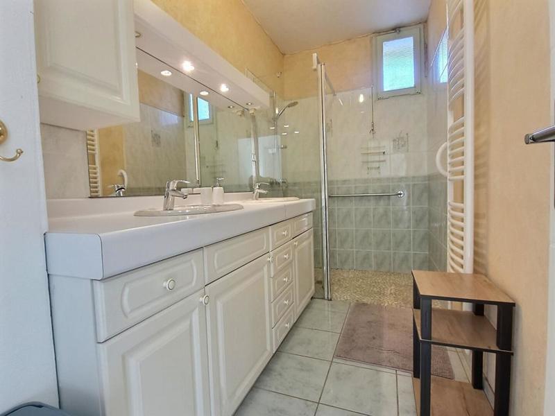 Maison - 180 m² - 9 pièces