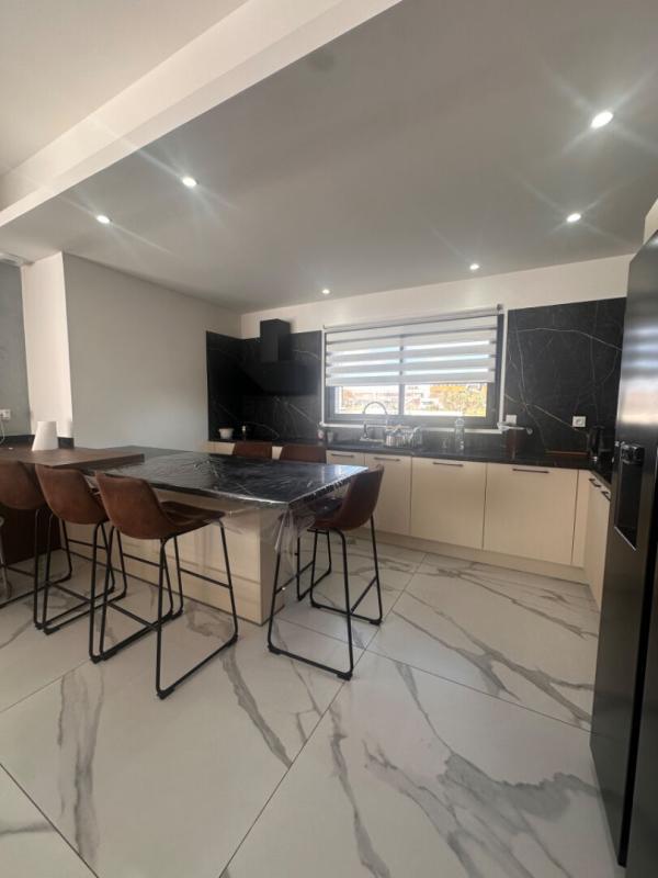 Maison - 110 m² - 4 pièces