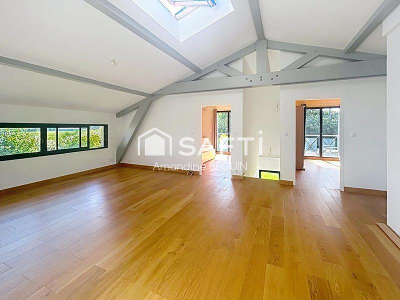 Maison - 240 m² - 6 pièces