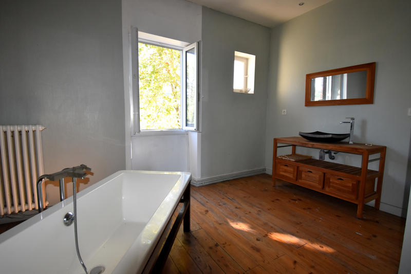 Maison - 230 m² - 8 pièces