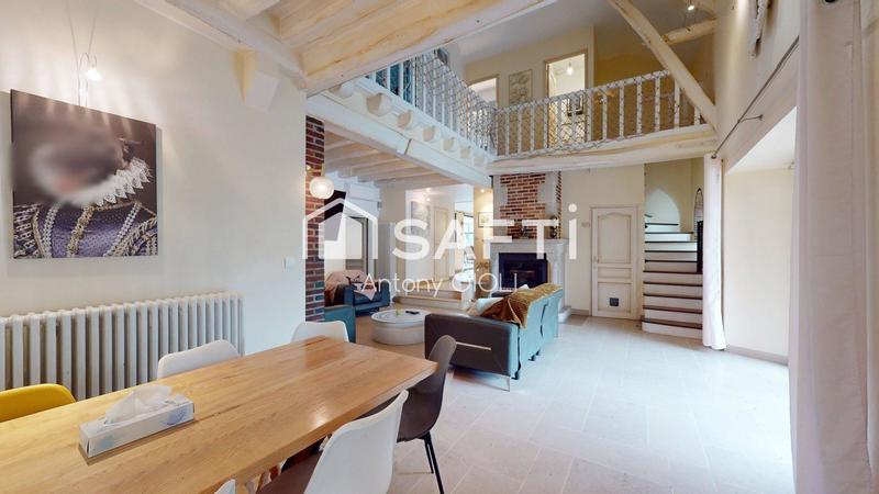 Maison - 367 m² - 16 pièces