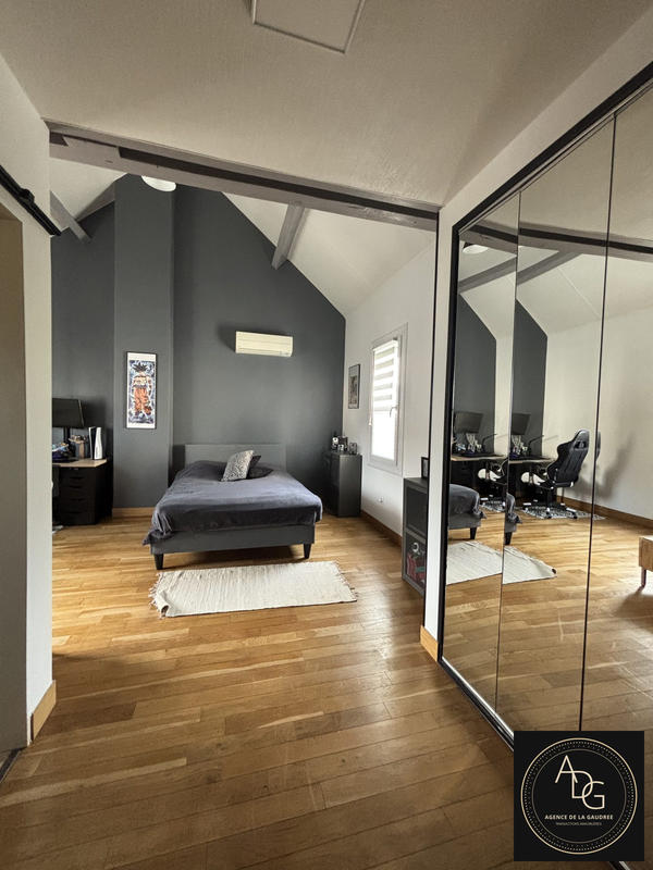 Maison - 210 m² - 6 pièces