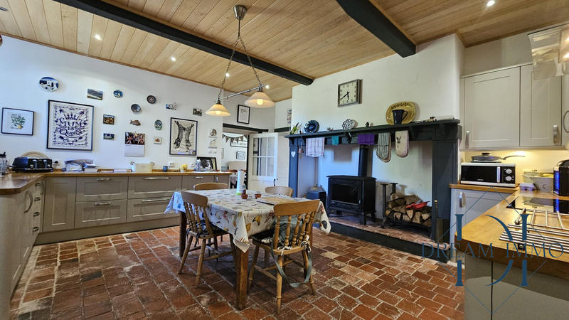 Maison - 334 m² - 6 pièces