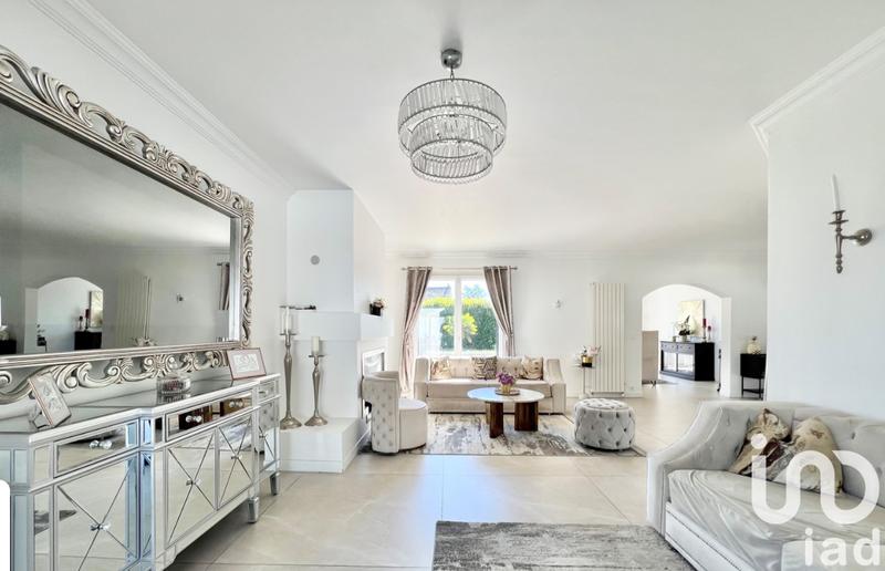 Maison - 176 m² - 8 pièces