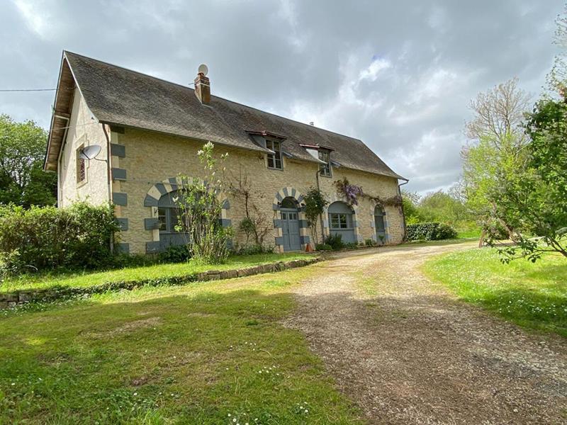 Propriété - 410 m² - 12 pièces