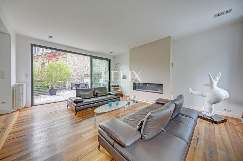 Maison - 250 m² - 8 pièces