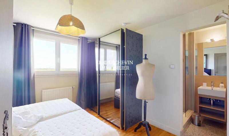 Propriété - 270 m² - 8 pièces