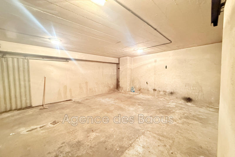 Parking / Garage - 18 m²