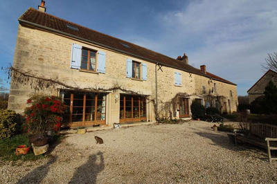 Maison - 230 m² - 10 pièces