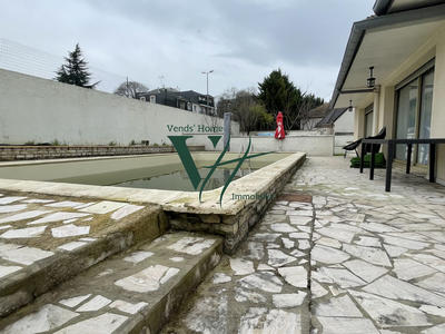 Villa - 302 m² - 10 pièces