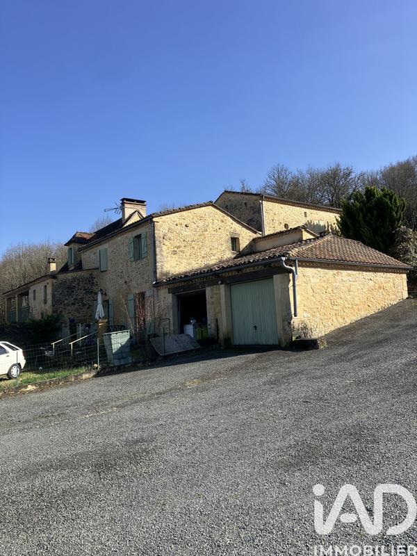 Maison de village - 304 m² - 16 pièces