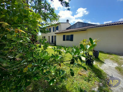 Maison - 140 m² - 6 pièces