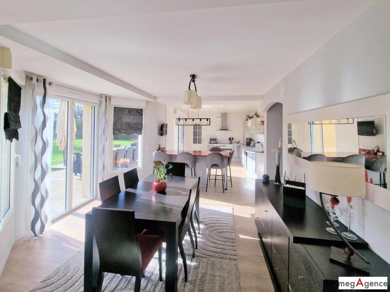 Maison - 203 m² - 7 pièces