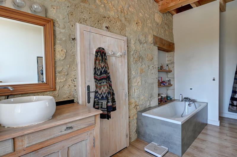 Maison - 374 m² - 13 pièces