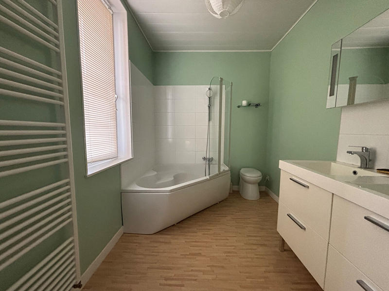 Maison - 180 m² - 9 pièces