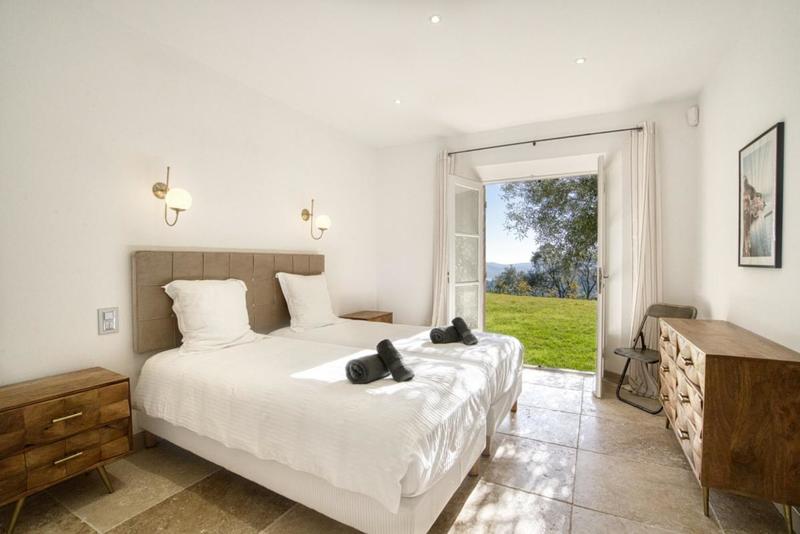 Villa - 303 m² - 6 pièces