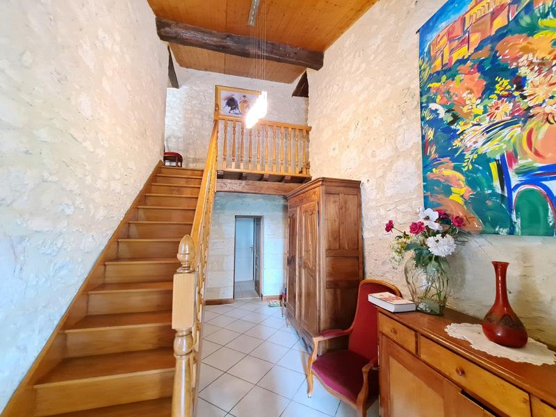 Maison - 250 m² - 6 pièces