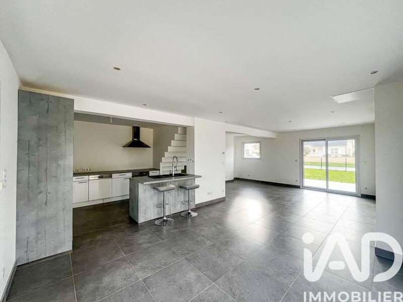 Maison - 204 m² - 7 pièces