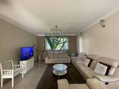 Maison traditionnelle - 147 m² - 9 pièces