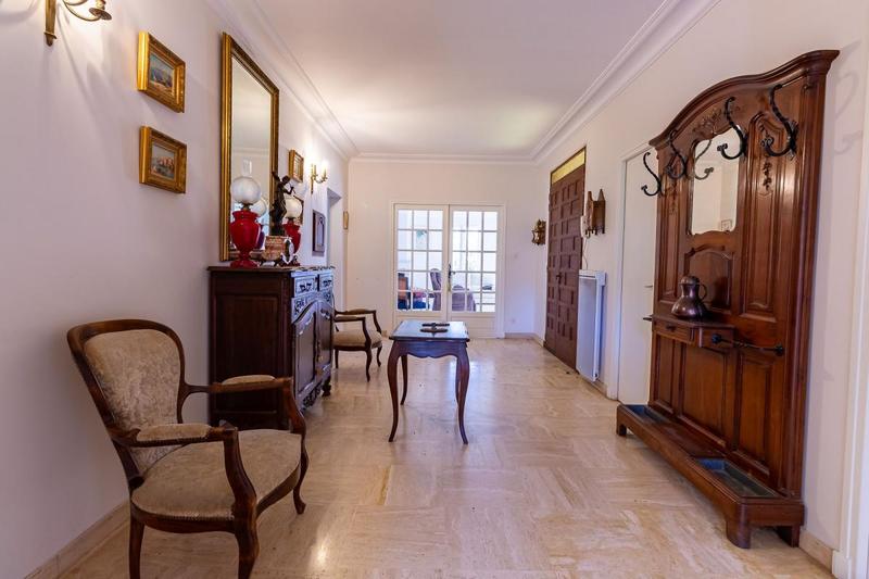 Maison - 220 m² - 6 pièces