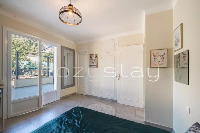 Villa - 305 m² - 10 pièces