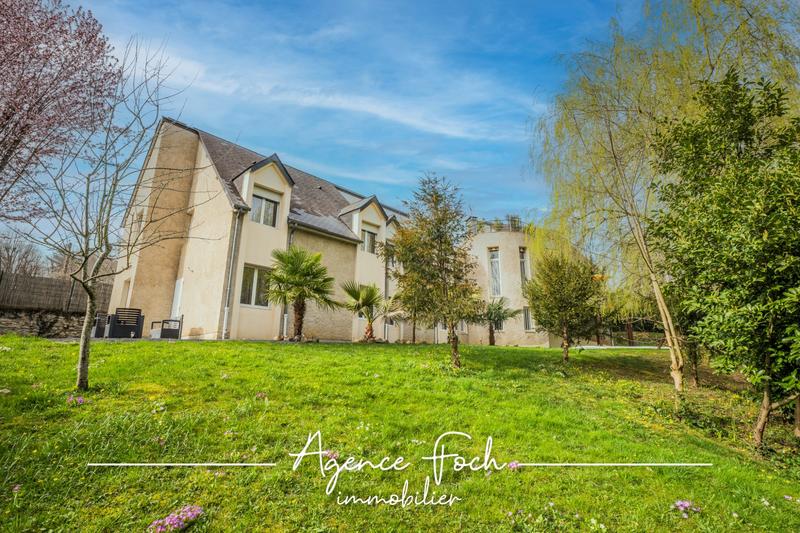 Maison - 495 m² - 14 pièces