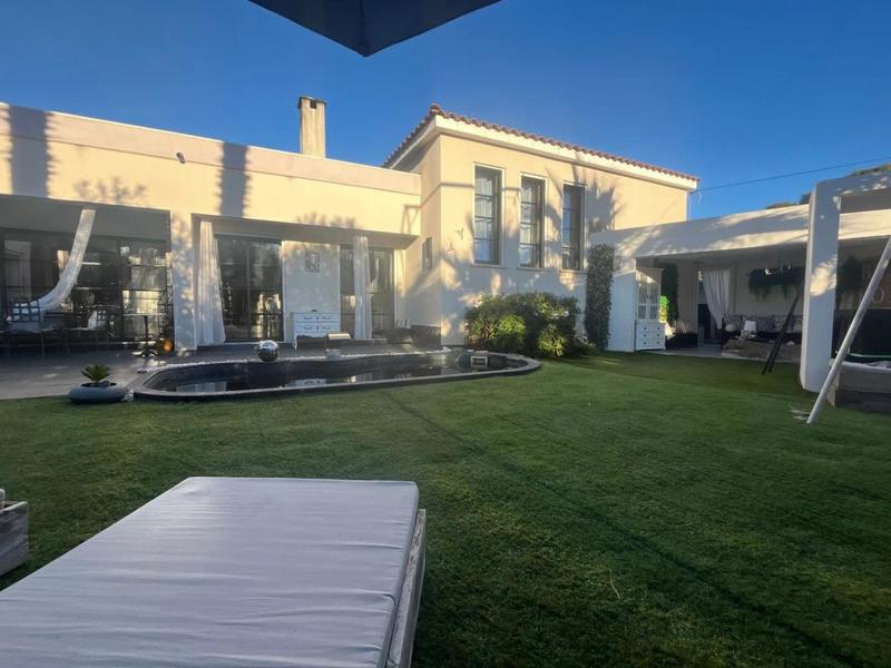 Maison - 230 m² - 10 pièces