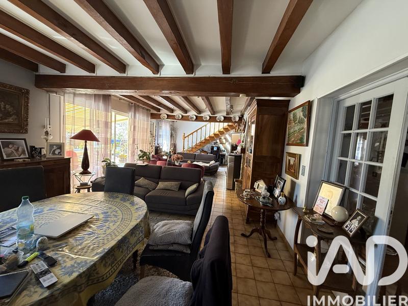 Maison - 238 m² - 9 pièces