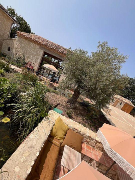 Maison - 600 m² - 17 pièces