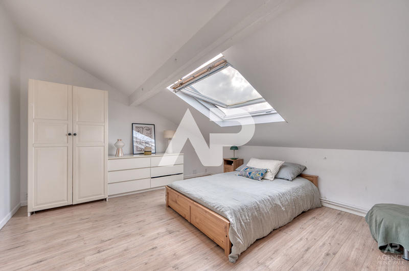 Maison - 240 m² - 6 pièces