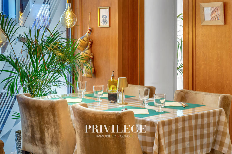 Fonds de commerce - Magasins - 220 m²