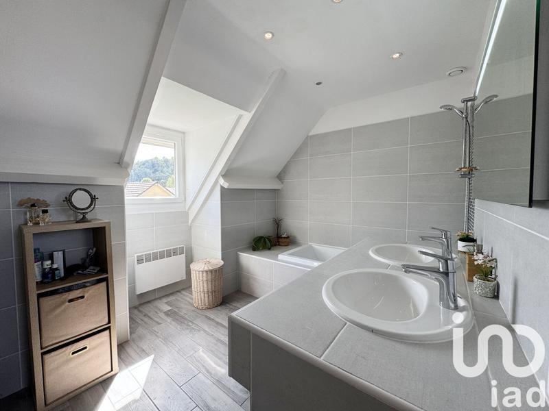 Maison - 176 m² - 9 pièces