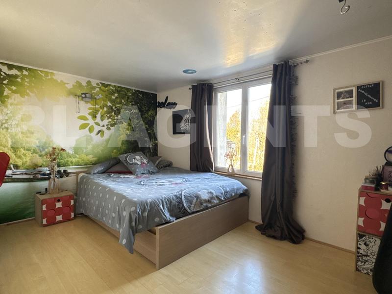 Maison - 225 m² - 7 pièces